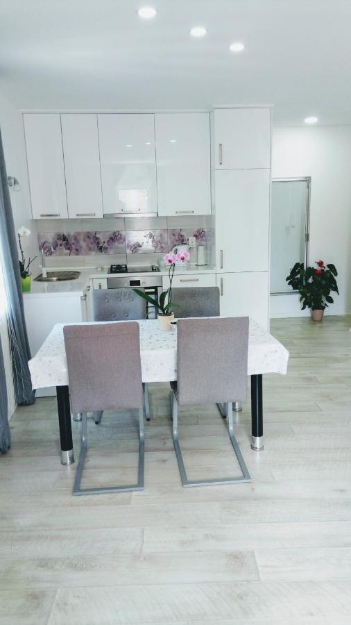 Apartment Davorka Макарска Экстерьер фото